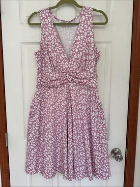 NWOT Mauve Floral V-Neck Fit & Flare Dress Sz L